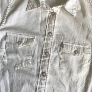 Levi's Tops - Levi’s White Classic Fit Button Down Short Sleeve Levi's Tops - Levi’s White Classic Fit Button Down Short Sleeve